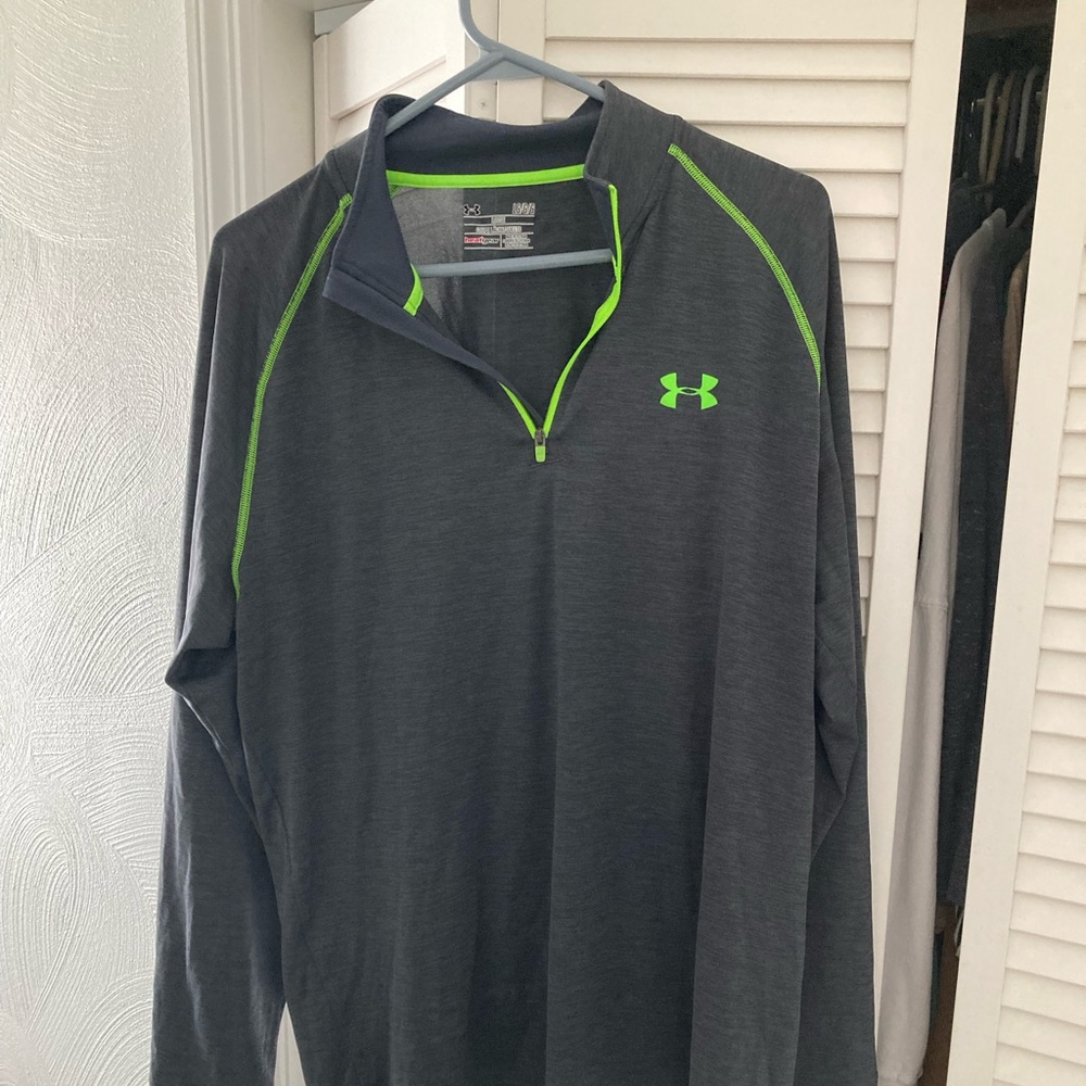 Mens Under Armour light weight 1/4 zip pullover